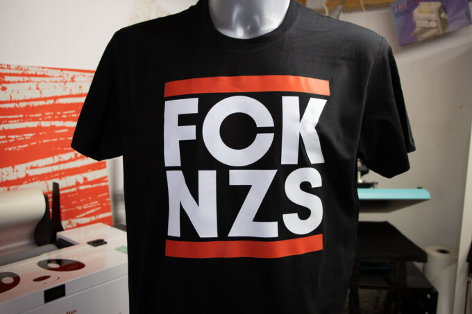"FCKNZS" T-Shirt - schwarz (Unisex/Organic/FairTrade/ÖkoTex) – Bild 2